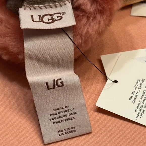 NWT UGG gloves Size large but fit more like Medium - Picture 6 of 8